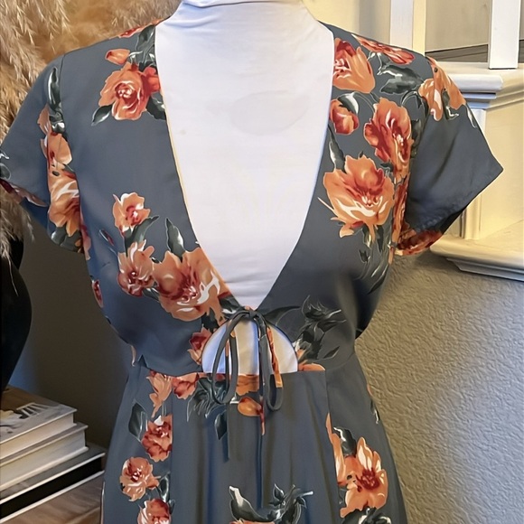 Lulus Best Day of My Life Dusty Sage Floral Print Midi Dress Size Small - Picture 4 of 8